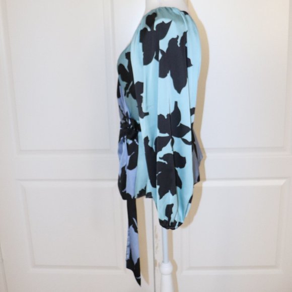 Hutch Shadow Floral Wrap Blouse Size Medium - Picture 4 of 5